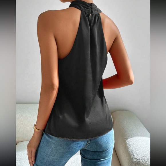 Halter neck blouse - Picture 2 of 6